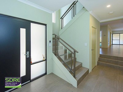 Property For Lease in Como