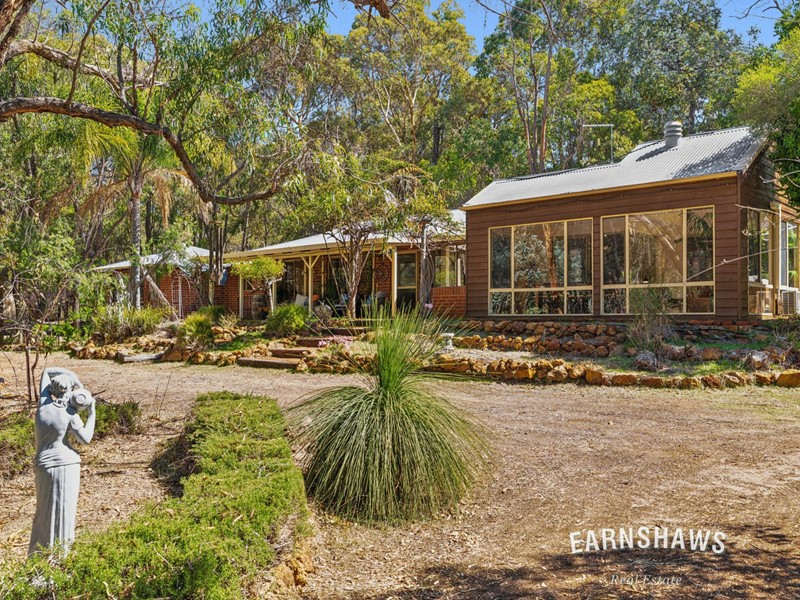 Property for sale in Chidlow