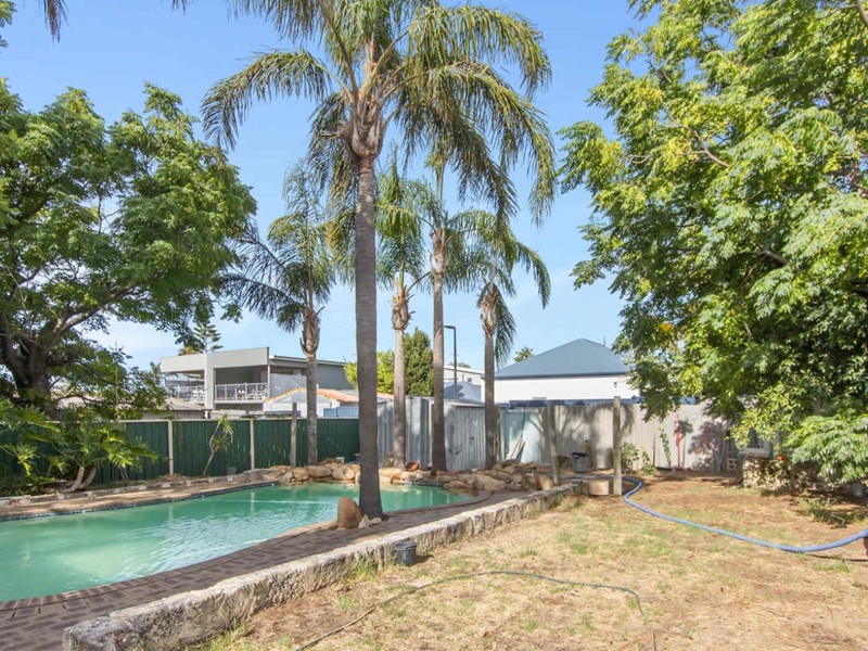 Property for sale in Doubleview : West Coast Real Estate