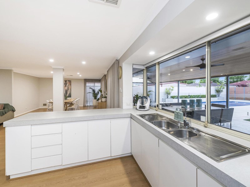 Property for sale in Morley : Passmore Real Estate