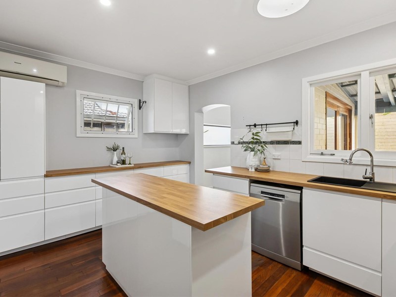 Property for sale in Morley : Passmore Real Estate