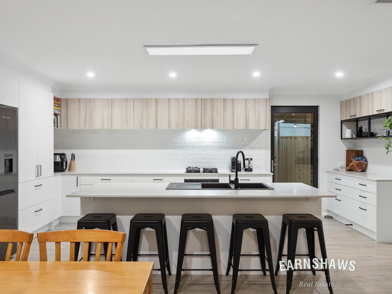 Property for sale in Swan View