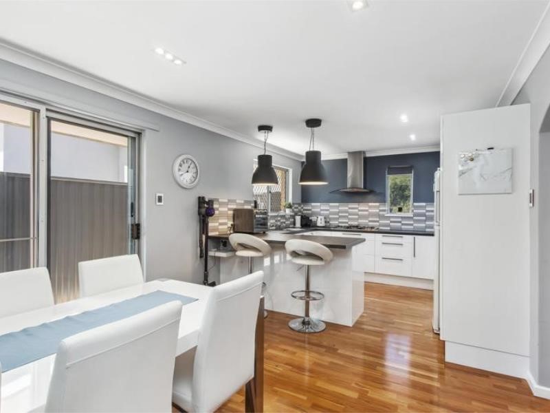 Property for sale in Westminster : Passmore Real Estate