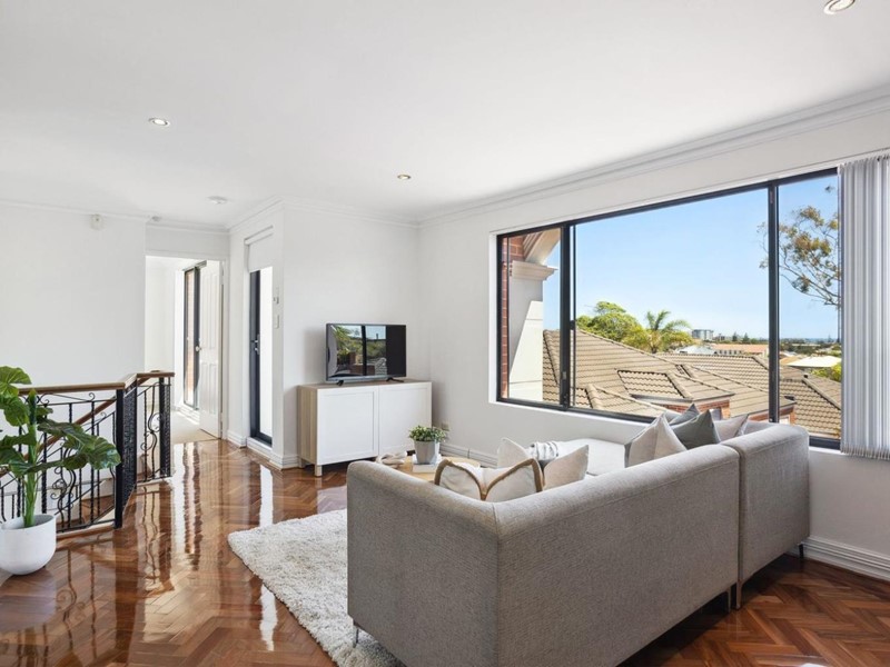 Property for sale in Scarborough : West Coast Real Estate