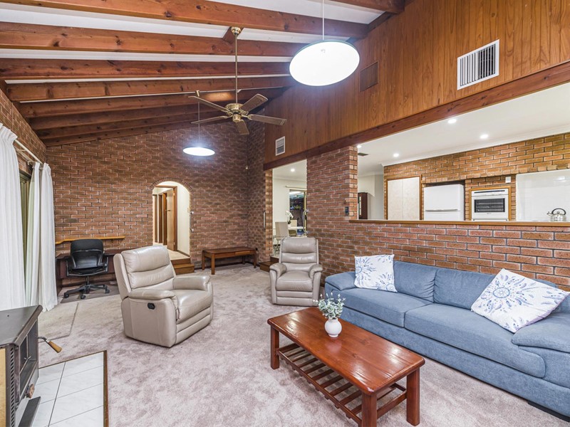 Property for sale in Marangaroo : Passmore Real Estate