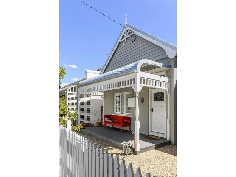 Property for sale in Highgate : Passmore Real Estate