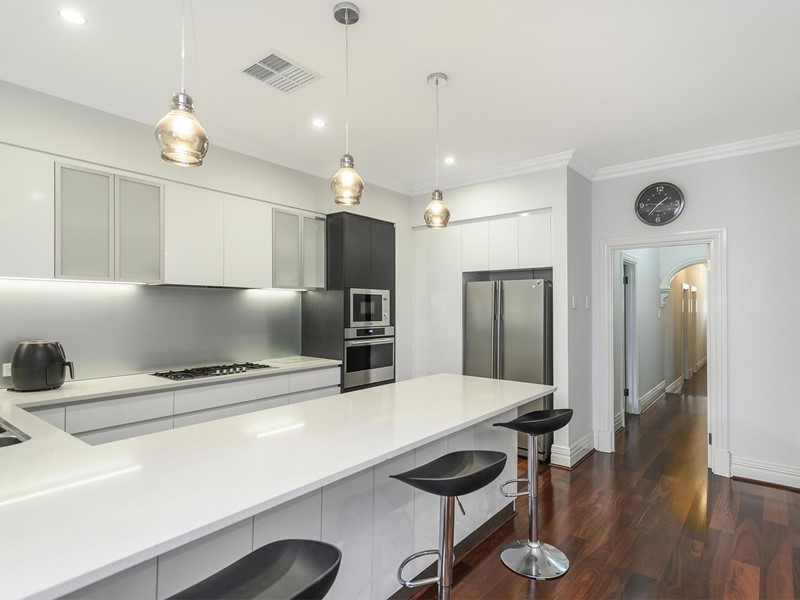 Property for sale in Highgate : Passmore Real Estate