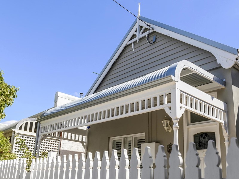 Property for sale in Highgate : Passmore Real Estate