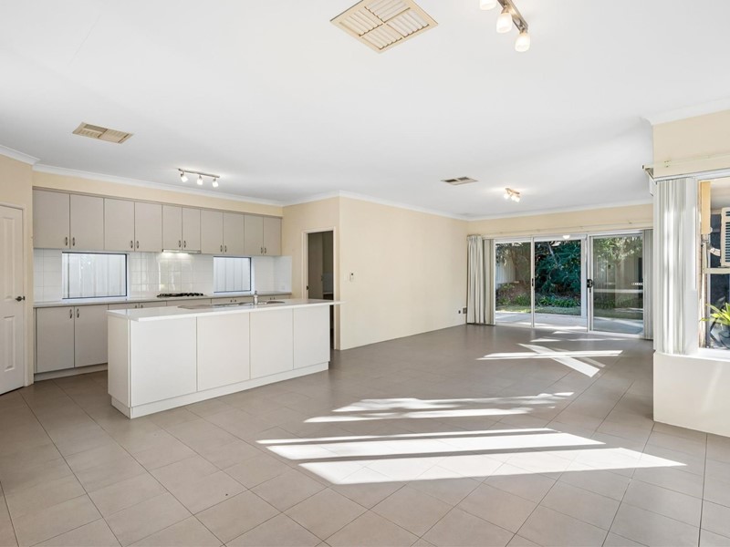 Property for sale in Bicton : Jacky Ladbrook Real Estate