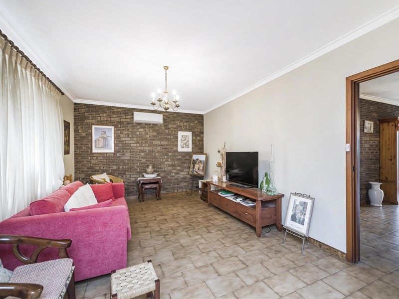 Property for sale in Midland : Passmore Real Estate