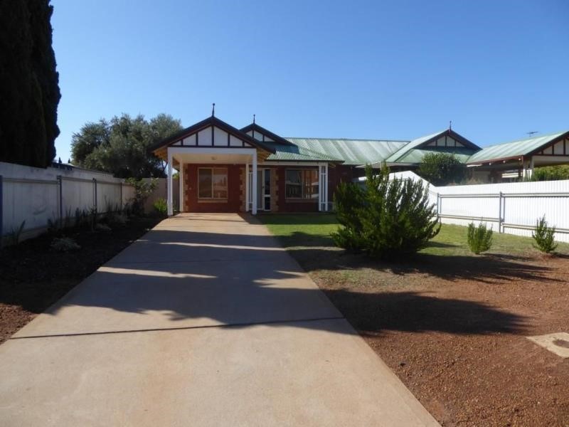 Property for rent in Hannans