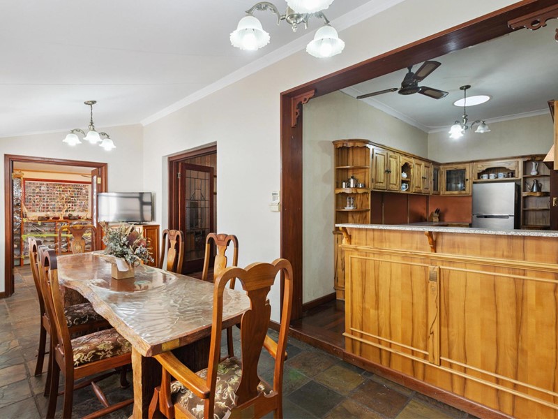 Property for sale in Bedford : Passmore Real Estate