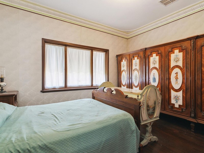 Property for sale in Bedford : Passmore Real Estate