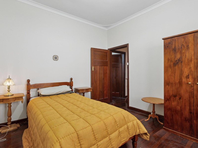 Property for sale in Bedford : Passmore Real Estate