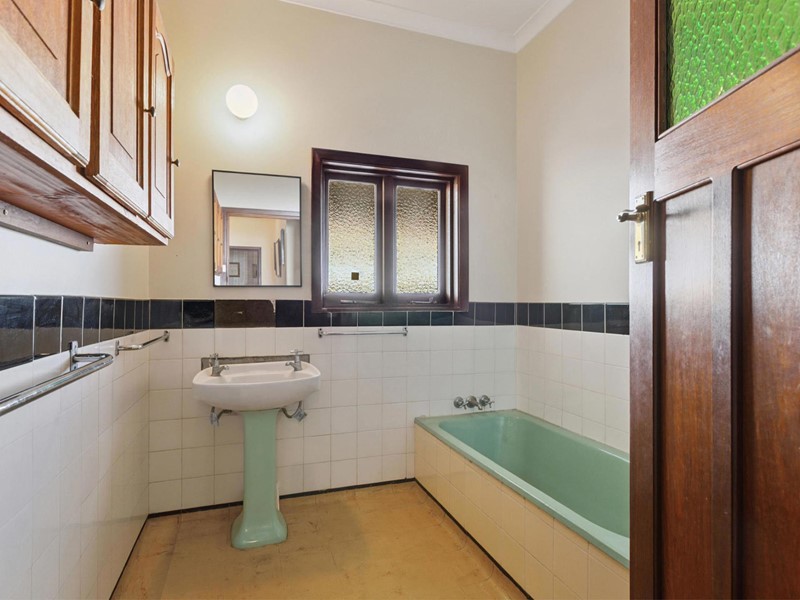 Property for sale in Bedford : Passmore Real Estate