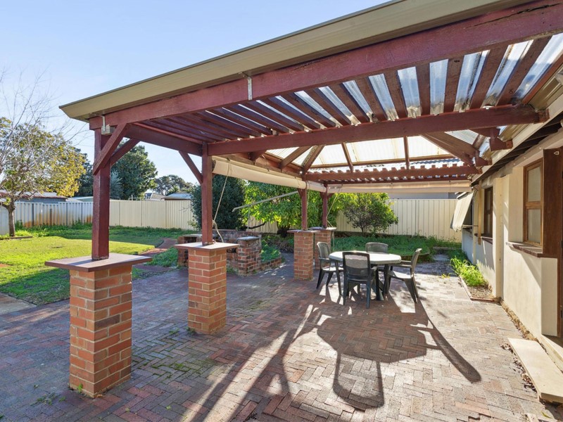 Property for sale in Bedford : Passmore Real Estate