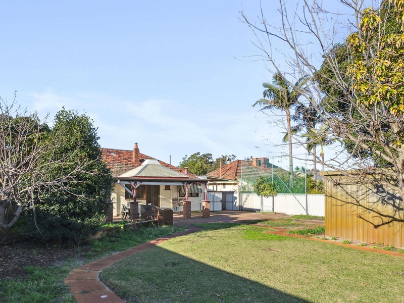 Property for sale in Bedford : Passmore Real Estate