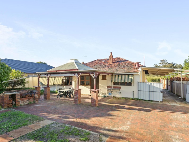 Property for sale in Bedford : Passmore Real Estate