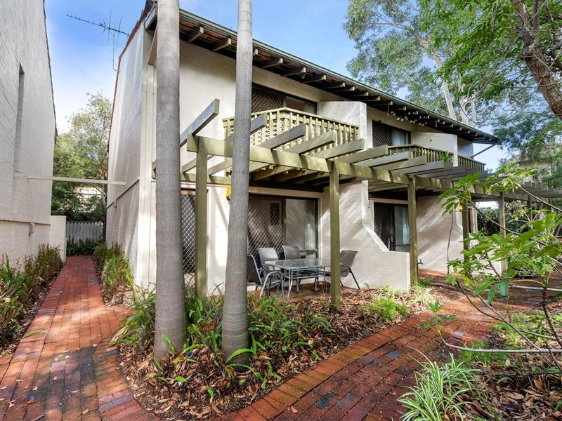 Property For Lease in Como