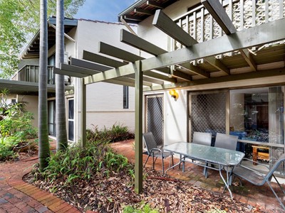 Property For Lease in Como