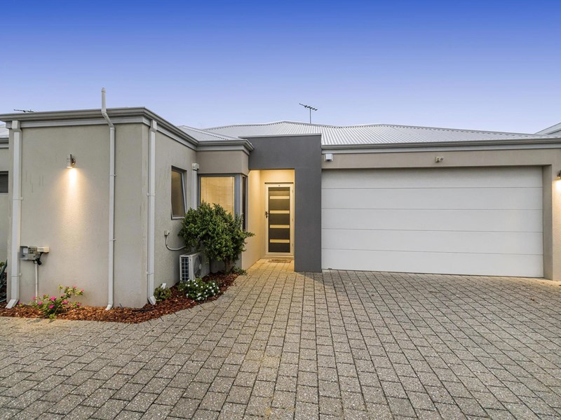 Property for sale in Westminster : Passmore Real Estate