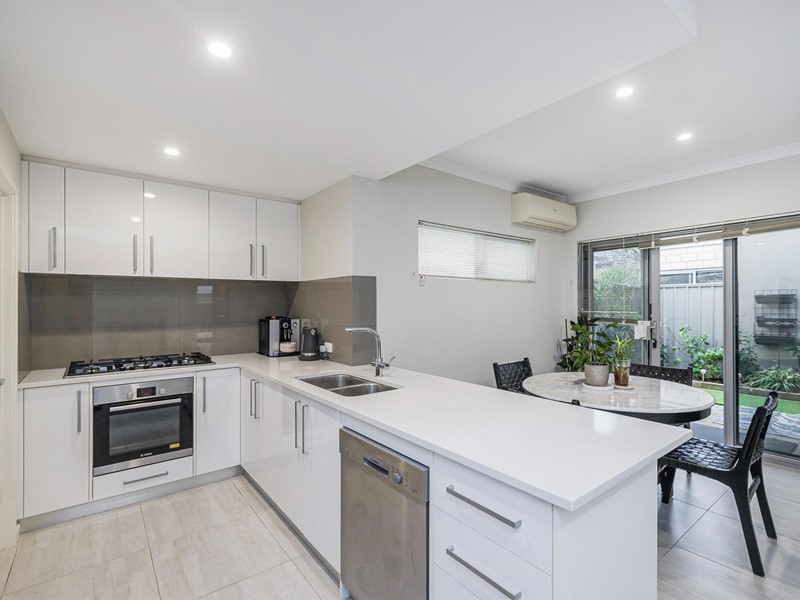 Property for sale in Westminster : Passmore Real Estate