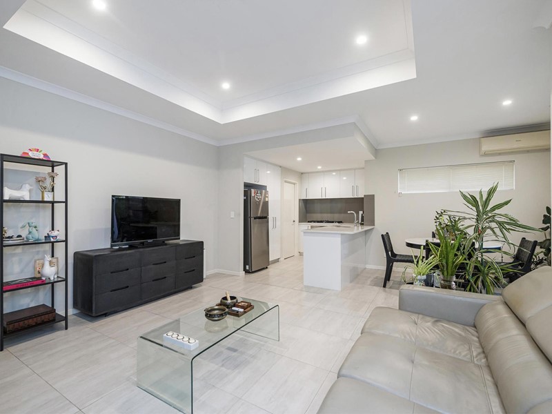Property for sale in Westminster : Passmore Real Estate