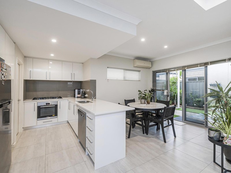 Property for sale in Westminster : Passmore Real Estate