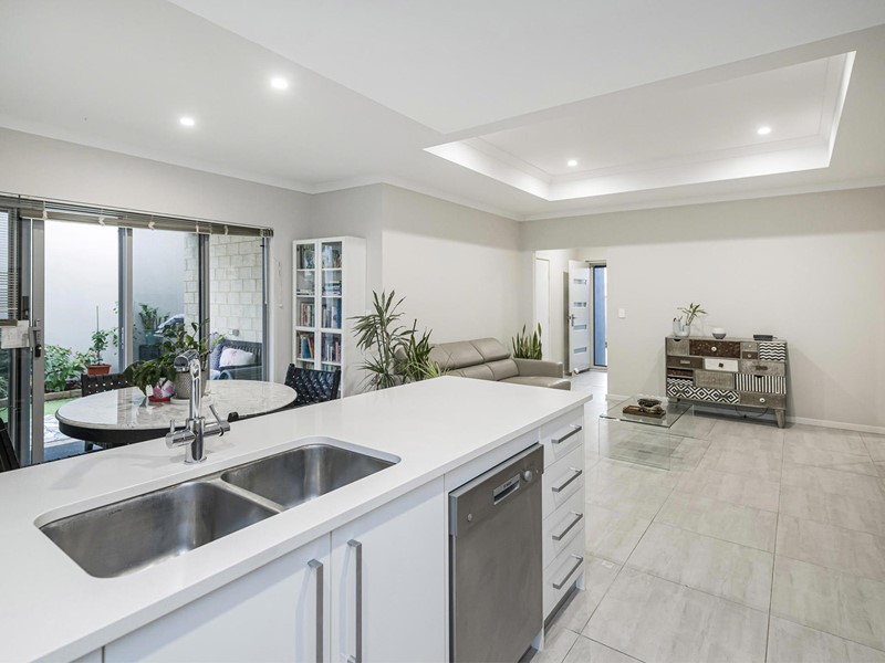 Property for sale in Westminster : Passmore Real Estate