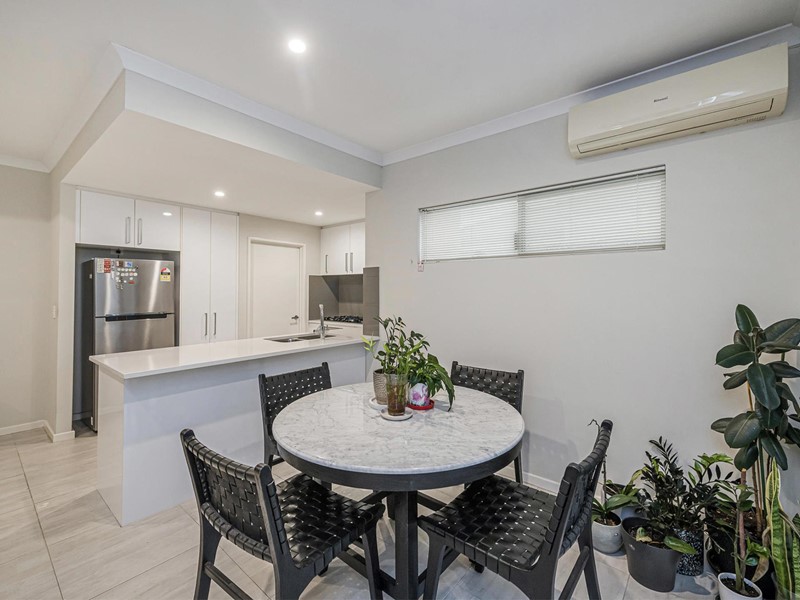 Property for sale in Westminster : Passmore Real Estate