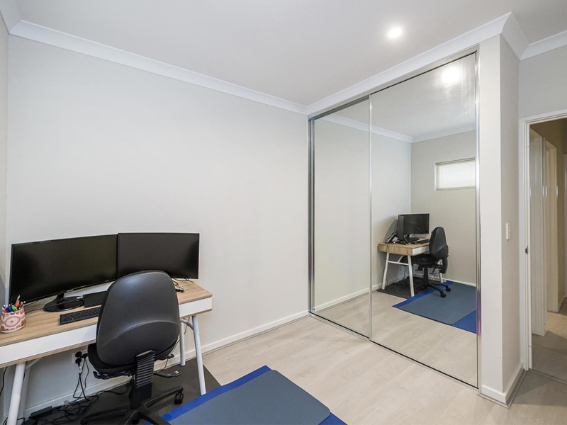 Property for sale in Westminster : Passmore Real Estate