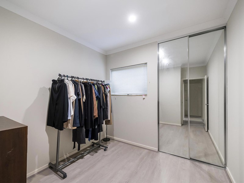 Property for sale in Westminster : Passmore Real Estate