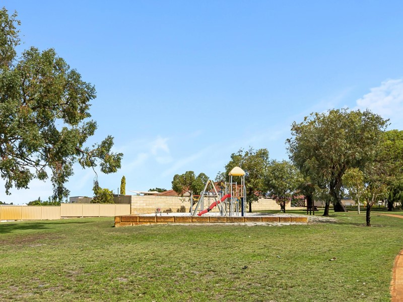 Property for sale in Westminster : Passmore Real Estate