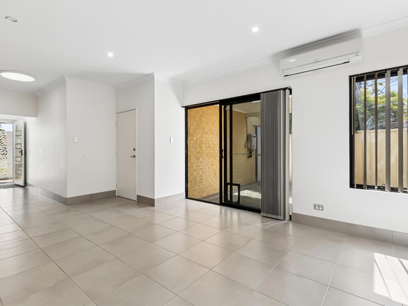 Property for sale in Westminster : Passmore Real Estate