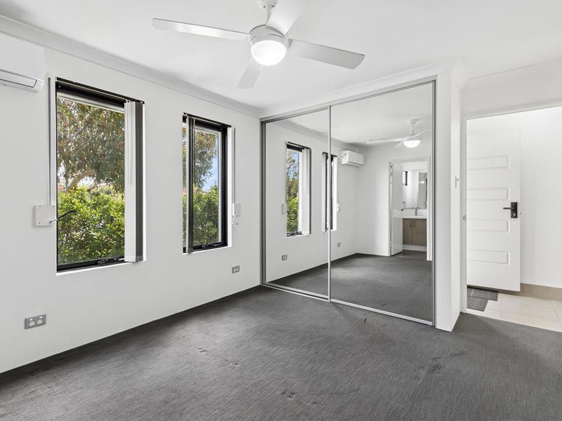 Property for sale in Westminster : Passmore Real Estate