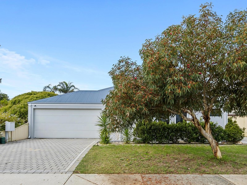 Property for sale in Westminster : Passmore Real Estate