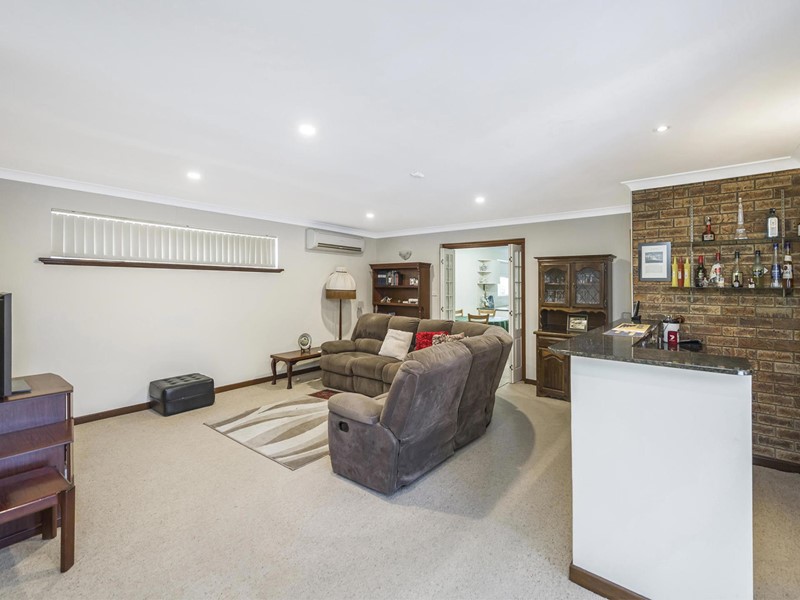 Property for sale in Morley : Passmore Real Estate