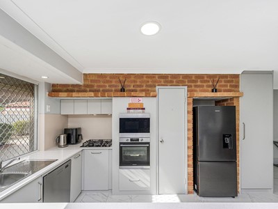 Property for sale in Ballajura : Dempsey Real Estate