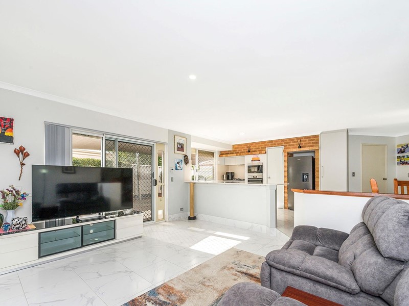 Property for sale in Ballajura : Dempsey Real Estate