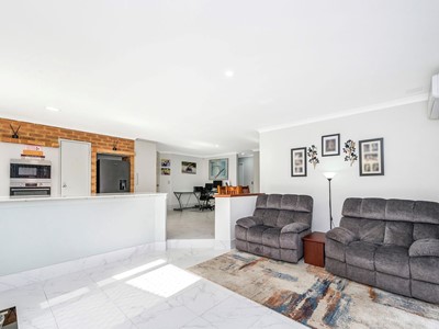 Property for sale in Ballajura : Dempsey Real Estate