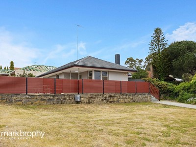 Property for sale in Hamilton Hill : Mark Brophy Estate Agent